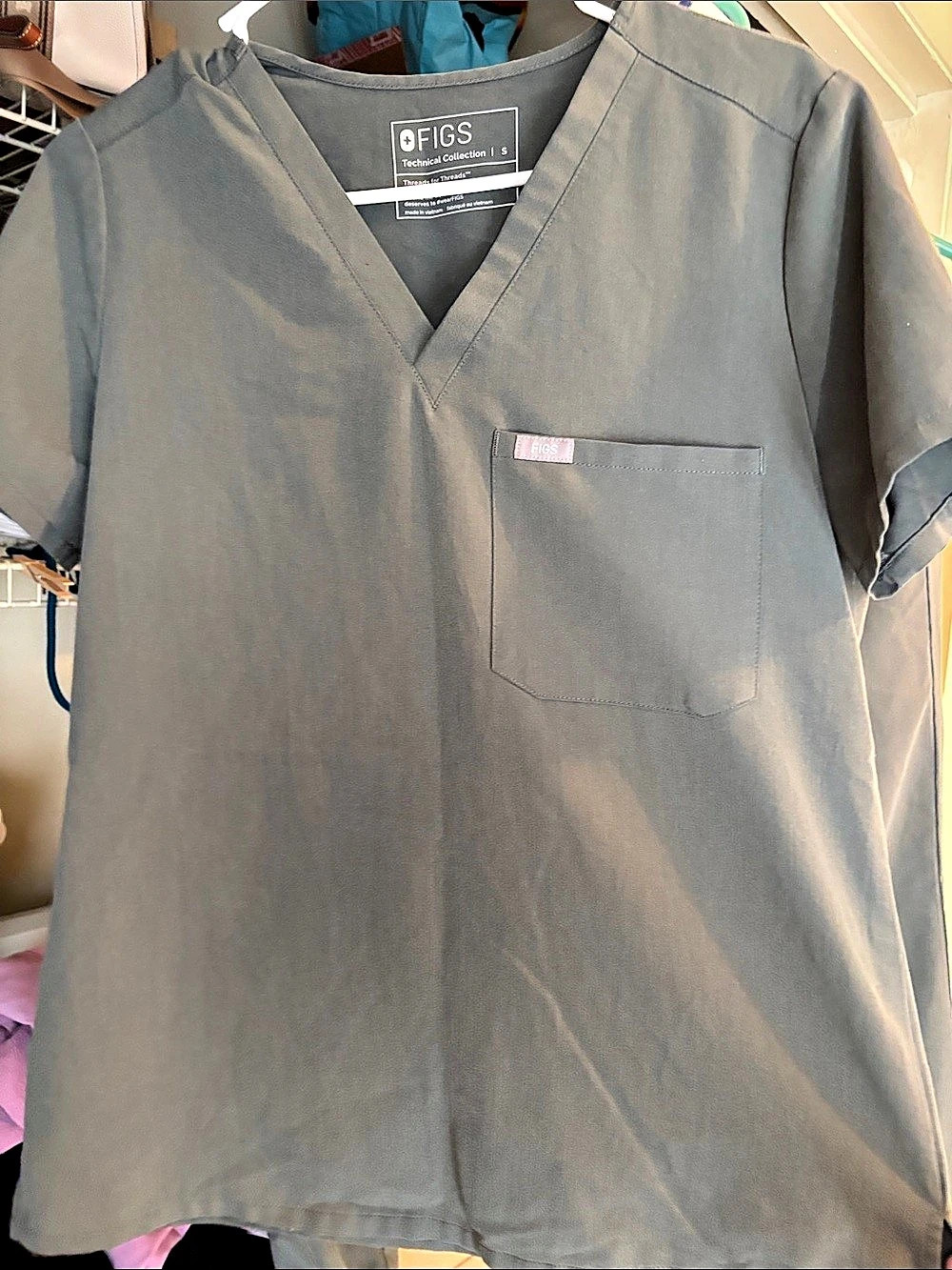 FIGS Technical Collection olive green Scrub set
